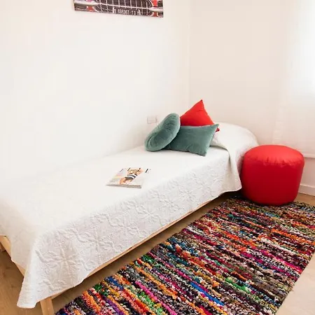 Alice's Place Apartment *